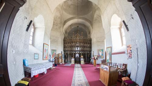 Biserica interior